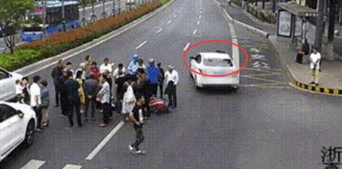 被车撞了吃瓜,揭秘事故背后的真相